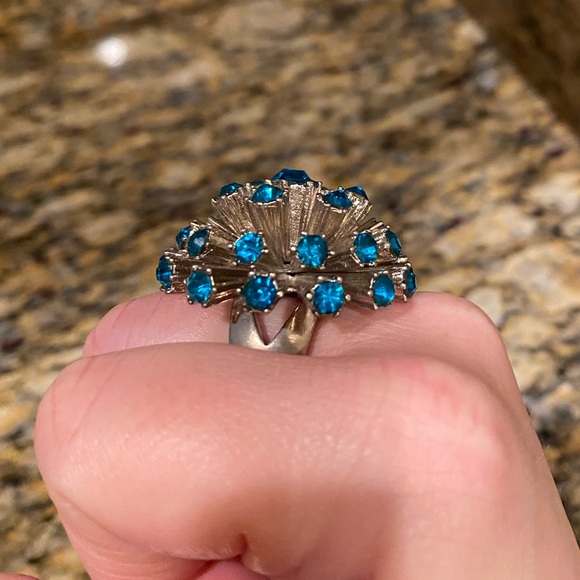 3/$30 Adjustable burst blue faux gem ring - Picture 3 of 13